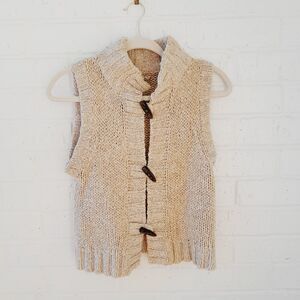 Buckle BKE Sweater Vest Top Resin Horn Buttons Cotton Blend High Round Coll…